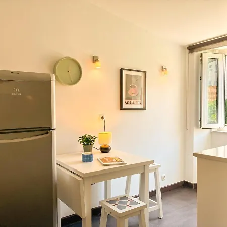 Casa Lapa - Charming With Balcony Apartment Lisbon