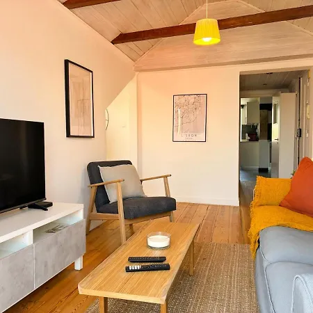 Apartment Casa Lapa - Charming With Balcony